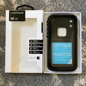 iPhone XR life proof case